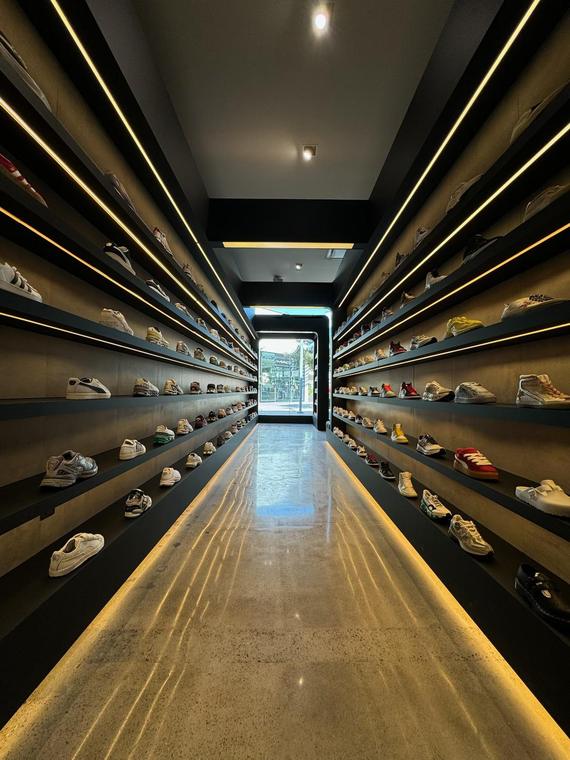 Feature Retail Store — photo 3 of 11
