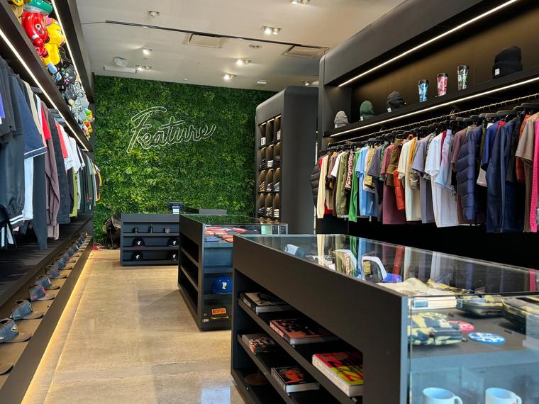Feature Retail Store — photo 4 of 11