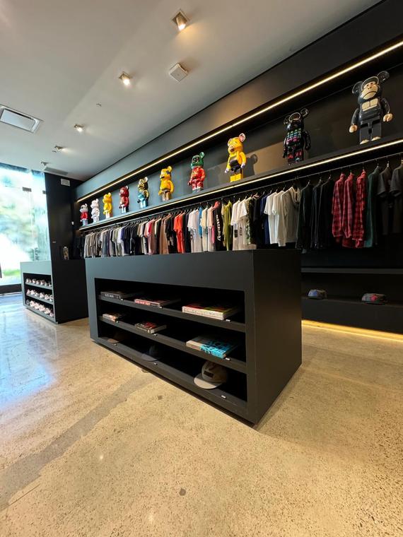 Feature Retail Store — photo 5 of 11