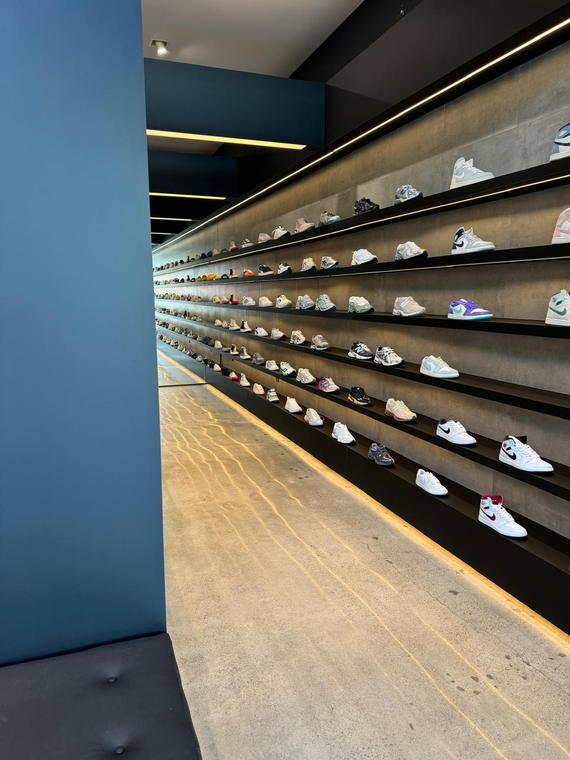 Feature Retail Store — photo 7 of 11