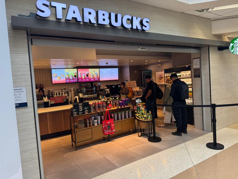 Starbucks — Terminal A — photo 3 of 11
