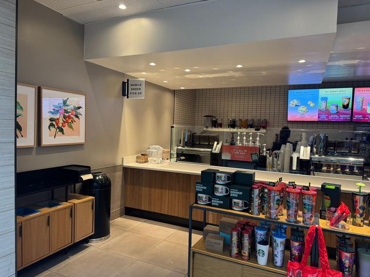 Starbucks — Terminal A — photo 4 of 11