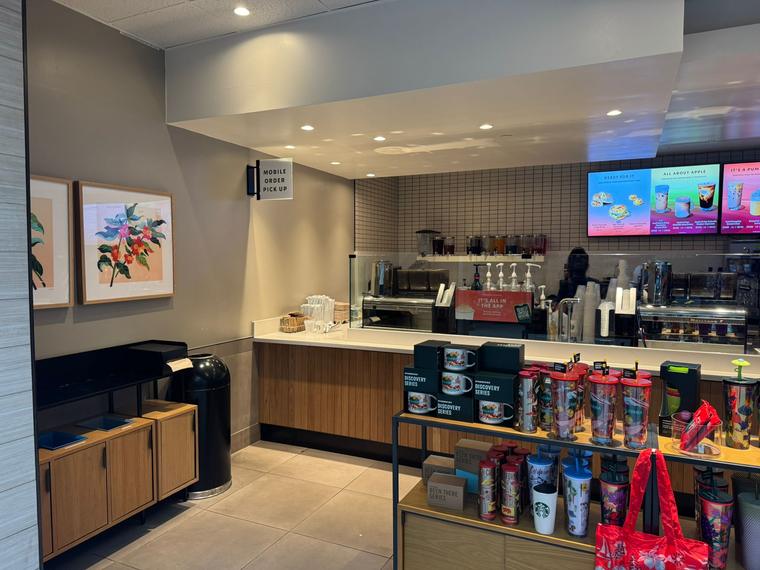 Starbucks — Terminal A — photo 5 of 11