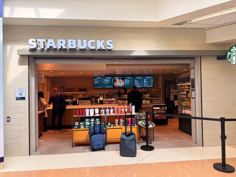Starbucks — Terminal A — photo 6 of 11