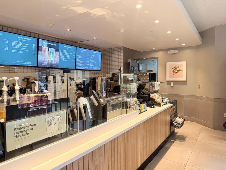 Starbucks — Terminal A — photo 7 of 11