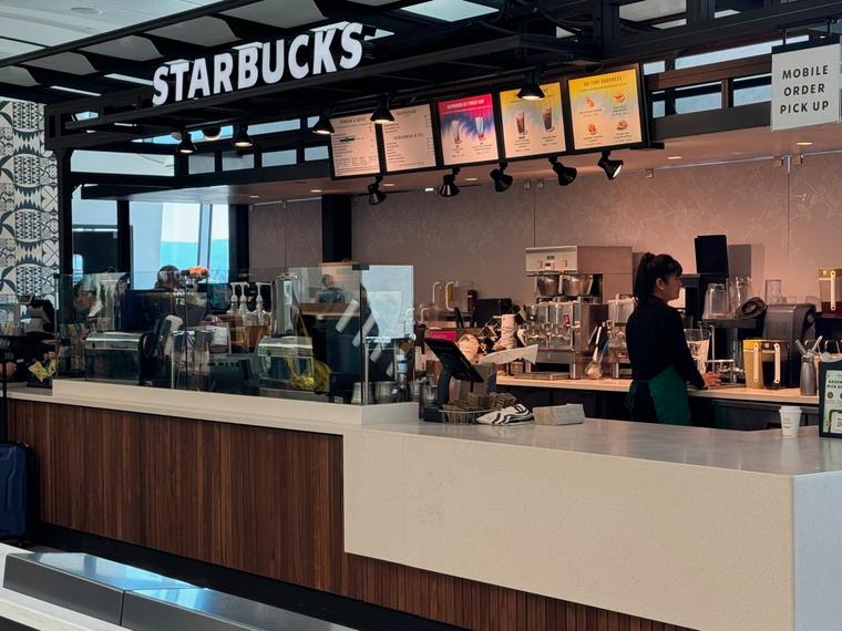 Starbucks — Terminal B — photo 2 of 10