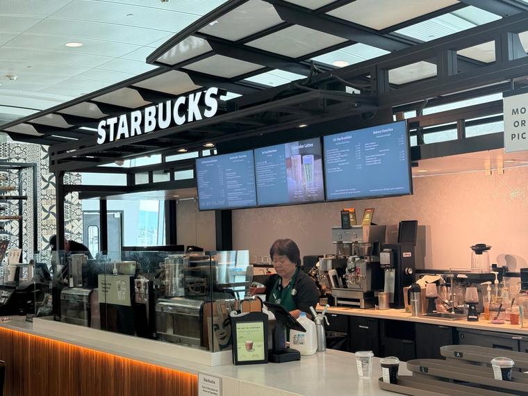 Starbucks — Terminal B — photo 3 of 10