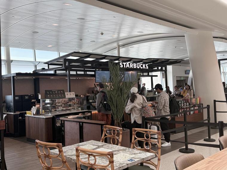 Starbucks — Terminal B — photo 6 of 10