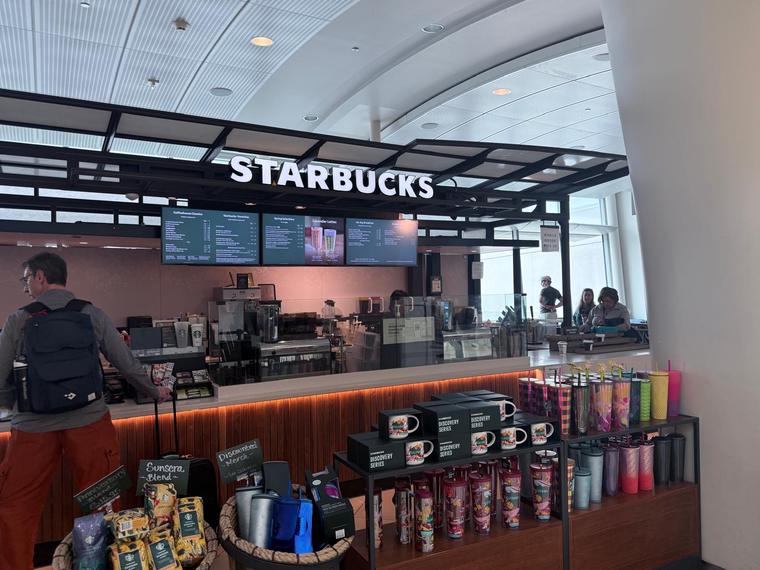 Starbucks — Terminal B — photo 8 of 10