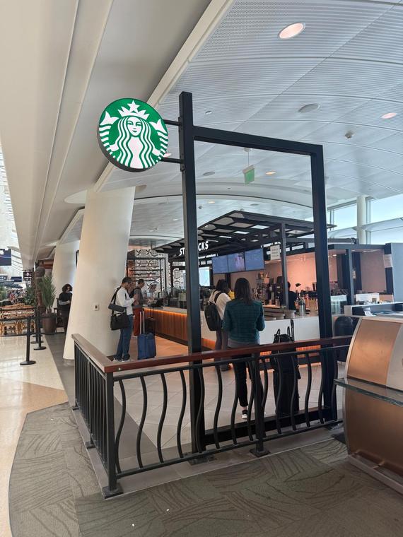 Starbucks — Terminal B — photo 9 of 10
