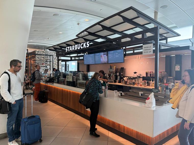 Starbucks — Terminal B — photo 10 of 10